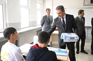 Vali Baruş, lise öğrencileriyle buluştu 