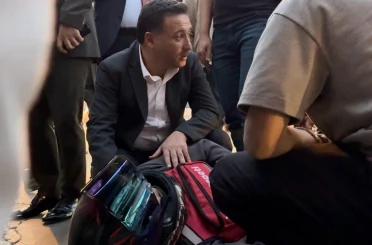 Vali Çiçek denk geldiği kazaya duyarsız kalmadı 