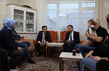 Vali Çiçek vatandaşın çay davetini kırmadı 