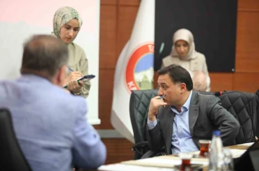 Vali Çiçek, vatandaşlarla bir araya gelmeye devam ediyor 