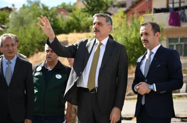 Vali Çiftçi, İspir’de heyelan bölgesinde incelemelerde bulundu 