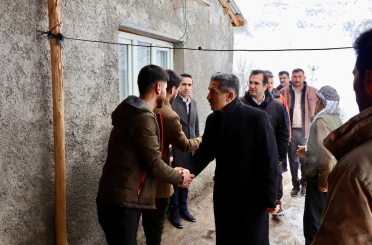 Vali Ekici çığ düşen köyde incelemelerde bulundu 