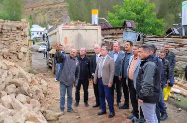 Vali Eldivan Heybetepe’deki yangın bölgesinde incelemelerde bulundu
