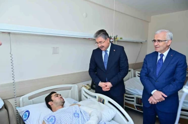 Vali Erdinç Yılmaz’dan yaralı itfaiyecilere ziyaret 