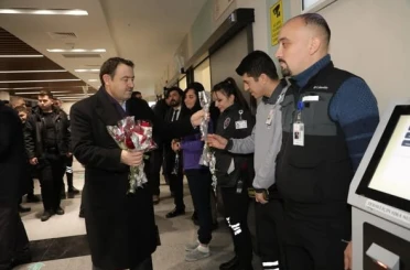 Vali Işın, yılbaşında görevleri başındaki kurum personelleriyle bir araya geldi 