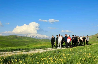 Vali Karakaya, Sütey Yaylası’nda doğa yürüyüşü yaptı 