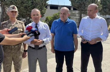 Vali Kemal Çeber: "Yangına 39 araç ve 81 personelle müdahale ediliyor, hemen hemen kontrol altına alındı" 