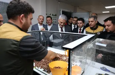 Vali Makas Çilimli’de TMO fındık alım merkezini inceledi
