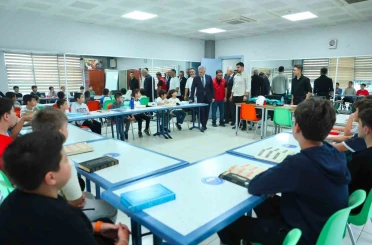 Vali Makas yaz kursu öğrencileriyle buluştu 