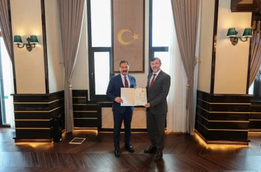 Vali Masatlı, Müftü Topçu’ya başarı belgesi verdi 