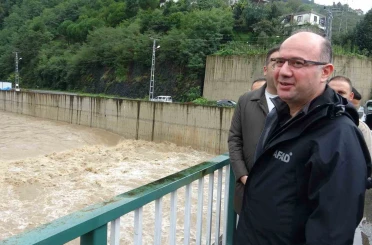 Vali Mehmet Fatih Serdengeçti: "Giresun’da sel ve heyelanlar nedeniyle 20 köye ulaşım sağlanamıyor" 