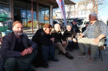 Vali Osman Varol semt pazarında vatandaş ve pazarcılarla buluştu 