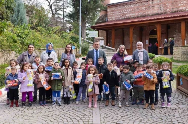 Vali Sözer, Şeyh Edebali Türbesi’nde anaokulu öğrencileriyle buluştu 