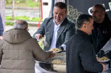 Vali Sözer Şeyh Edebali Türbesi’nde şifalı pilav ikramına katıldı 