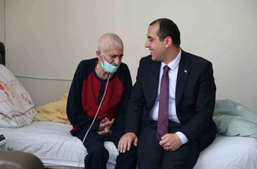 Vali Taşolar’dan, Tuzluca Şehit ve Gazi Aileleri Derneği Başkanı Türkan’a geçmiş olsun ziyareti 