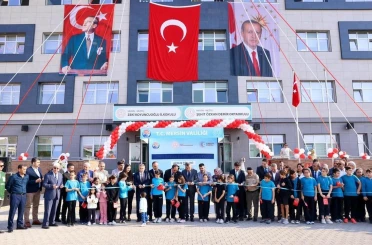 Vali Toros, Şehit Özkan Demir Ortaokulunun açılışına katıldı 