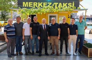 Vali Varol, güne taksi durağında başladı 