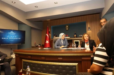 Vali vatandaşların talep ve isteklerini dinledi 