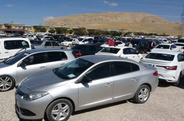 Van açık oto pazarı havaların serinlemesiyle hareketlendi 