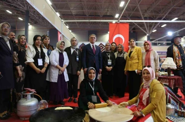 Van Büyükşehir Belediyesi 3. Van Gurme ve Gastronomi Fuarı’nda yöresel lezzetleri tanıtıyor 
