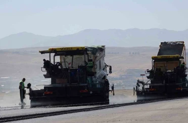 Van Ferit Melen Havalimanı’nda 3 vardiyalı hummalı çalışma 