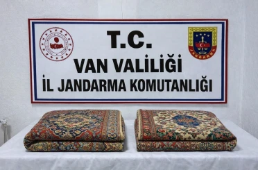 Van’da 1 milyon 200 bin TL değerinde gümrük kaçağı 2 adet halı ele geçirildi 