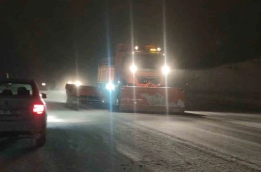 Van’da 341 yerleşim yerinin yolu kapandı 