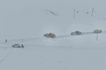 Van’da 363 yerleşim yerinin yolu kapandı 