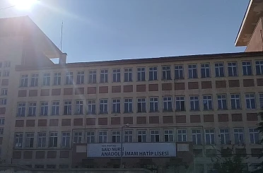 Van’da 5 öğrenci zehirlenme şüphesiyle hastaneye kaldırıldı 