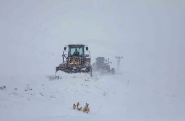 Van’da 671 yerleşim yerinin yolu ulaşıma kapandı 