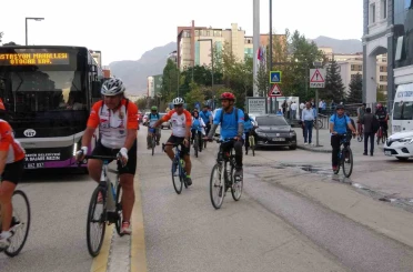 Van’da bisikletliler Avrupa Hareketlilik Haftası için pedal çevirdi 
