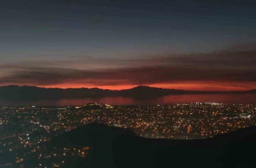 Van’da büyüleyici günbatımı: Gökyüzü kızıla boyandı, kartpostallık manzaralar ortaya çıktı