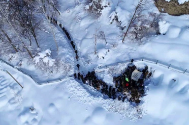 Van’da çığ felaketinde hayatını kaybeden kadın son yolculuğuna uğurlandı 