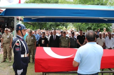 Van’da gazi olan Fırat son yolculuğuna uğurlandı 