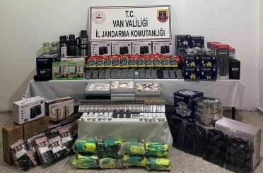 Van’da gümrük kaçağı malzemeler ele geçirildi 