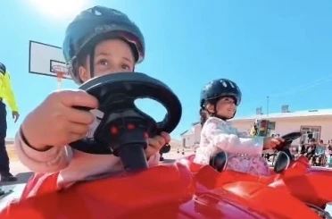 Van’da jandarma ekiplerinden öğrencilere uygulamalı trafik eğitimi 