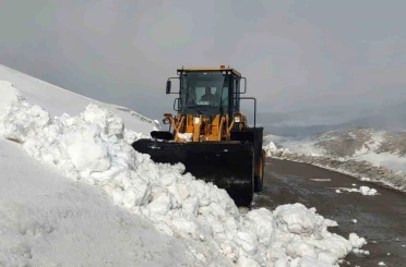 Van’da kar nedeniyle kapanan 67 yerleşim yerinin yolu açılıyor 