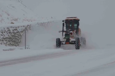 Van’da kardan dolayı kapanan 287 yoldan 89’u açıldı 