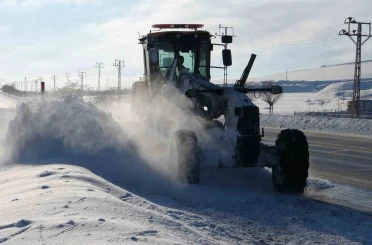 Van’da kardan dolayı kapanan 625 yoldan 408’i açıldı 