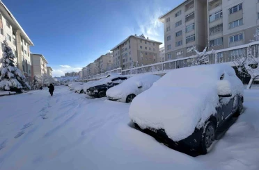 Van’da kış mevsiminin son günlerinde kar bereketi 