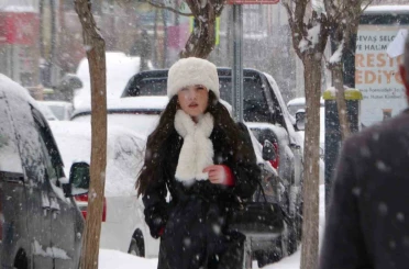 Van’da lapa lapa kar yağışı: 625 yol kapandı, okullar tatil edildi 