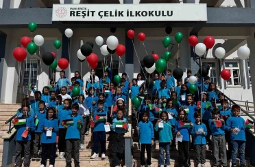 Van’da öğrenciler Filistin için tek yürek oldu