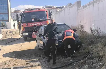 Van’da park halindeki otomobilde yangın

