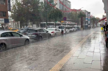 Van’da sağanak yağış 