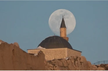 Van’da tarih ile dolunayın buluşması görsel şölen sundu 