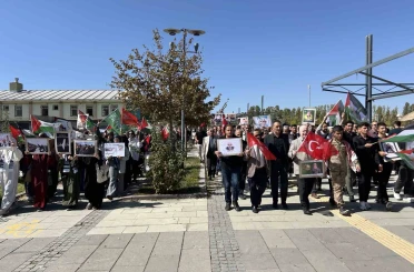 Van’da üniversite öğrencilerinden Gazze’ye destek yürüyüşü 