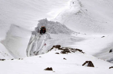 Van’da yoğun kar yağışı ve eğimli alanlar çığ riskini artırıyor 