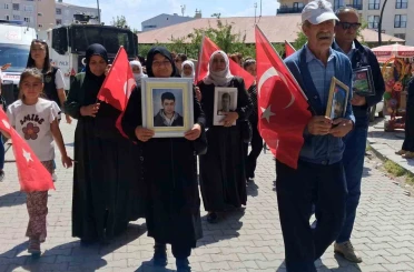 Vanlı anneler evlatlarını bekliyor 