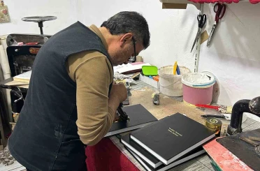 Vanlı cilt ustası yarım asırlık zanaatını teknolojiye karşı koruyor 