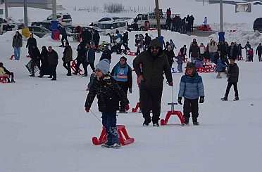 Vanlı çocuklar, yarıyıl tatilinin son günlerini kayak merkezinde geçirdi 